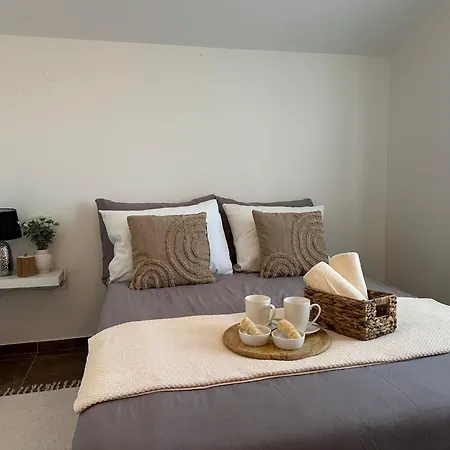Large Comfortable 3 Bedroom Apartment Ugljan