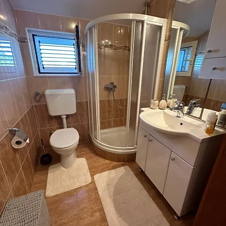 Large Comfortable 3 Bedroom Ugljan
